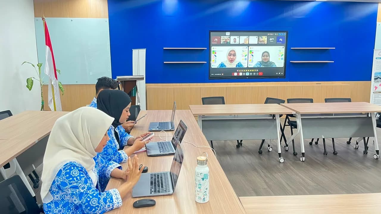 Sesi pembelajaran hybrid bersama fasilitator Kaizen